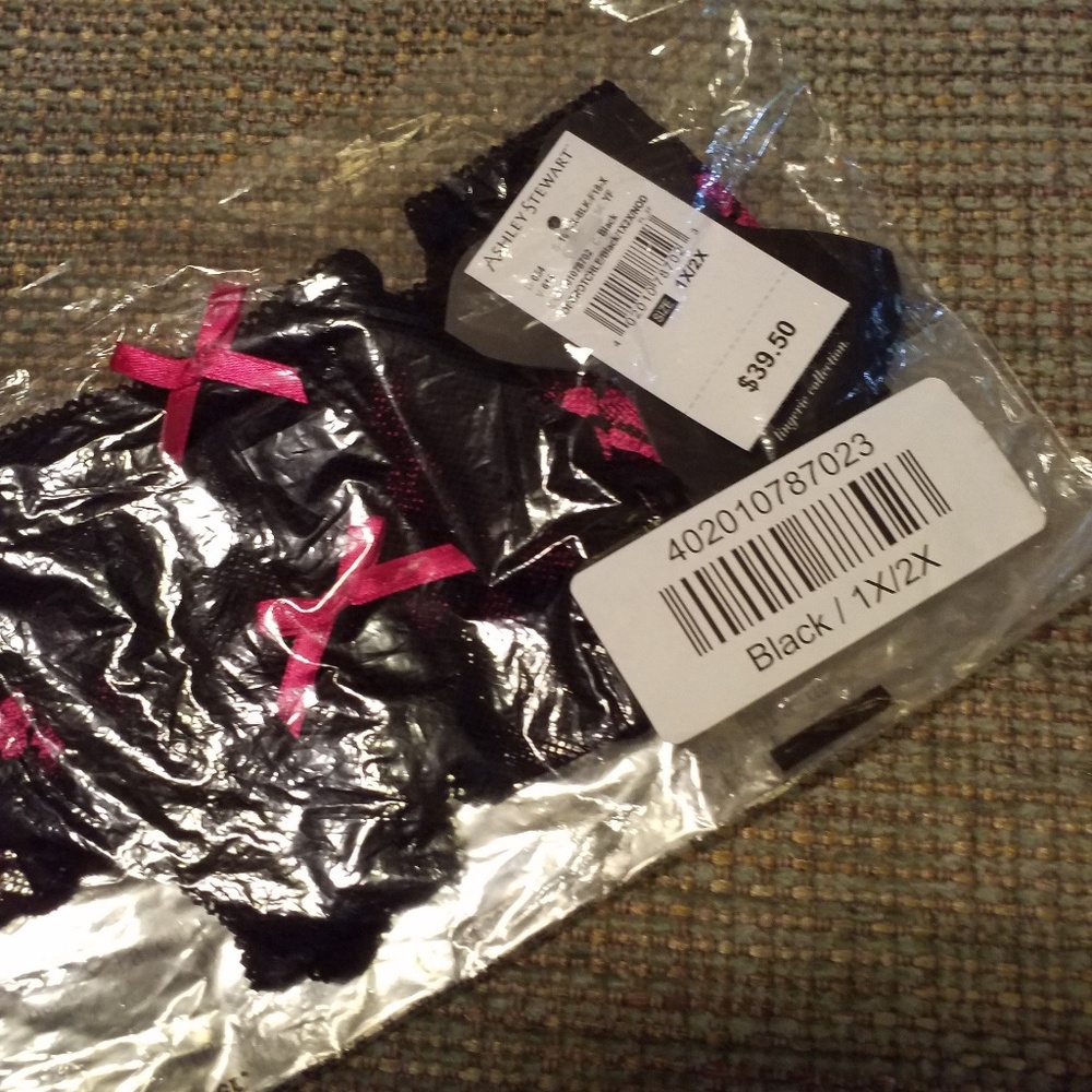 🆕️Crotchless Floral Thong- sz 1X🆕 - Picture 5 of 6